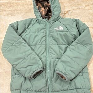 Green/Camo reversible toddler size 5 Northface winter jacket